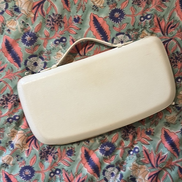 Beautiful PERRIN statement peace wallet/clutch. Excellent condition. - Picture 3 of 7